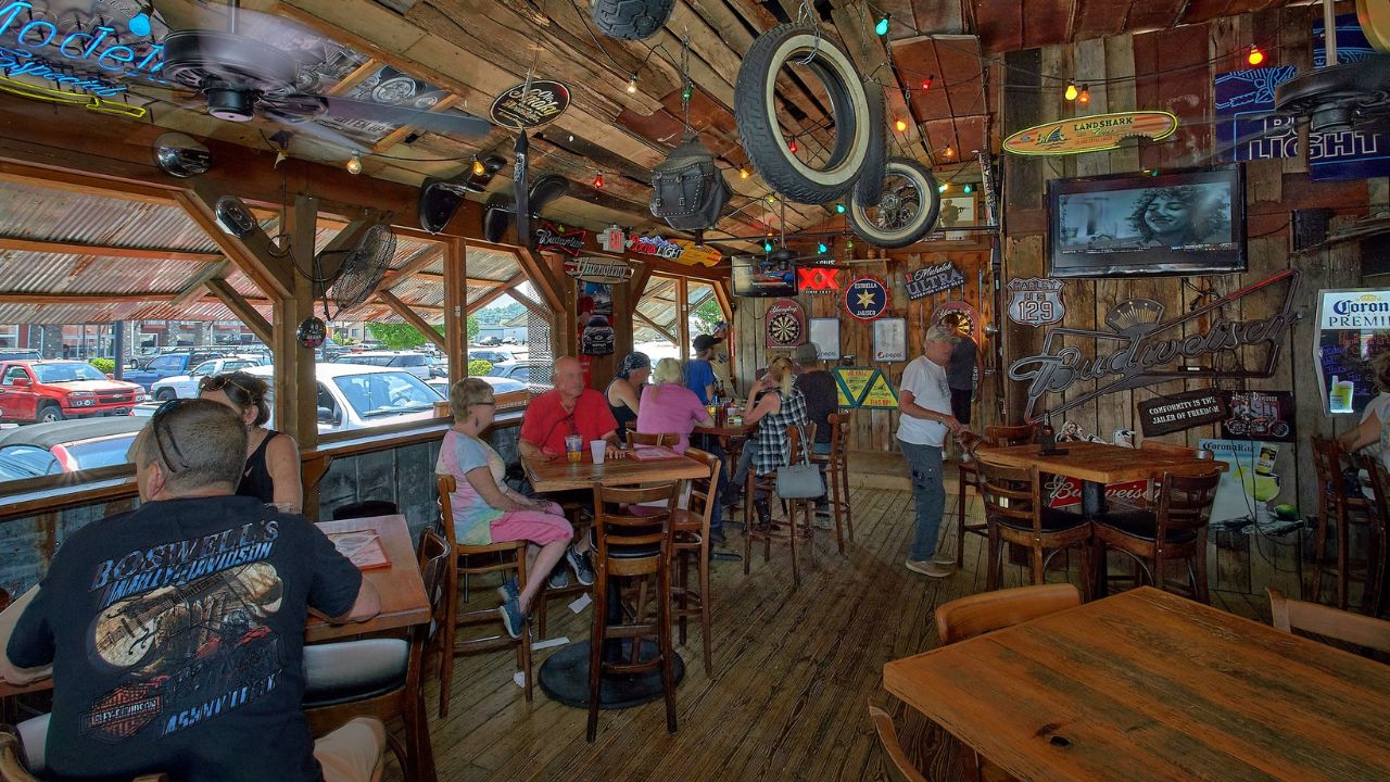 7 Must-Visit Bars in Pigeon Forge for a Fun Night Out 7 Must-Visit Bars in Pigeon Forge for a Fun Night Out