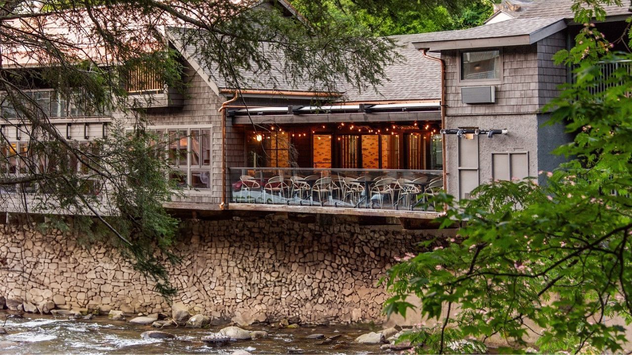 Best Places for a Cozy Dinner in Gatlinburg This September Best Places for a Cozy Dinner in Gatlinburg This September