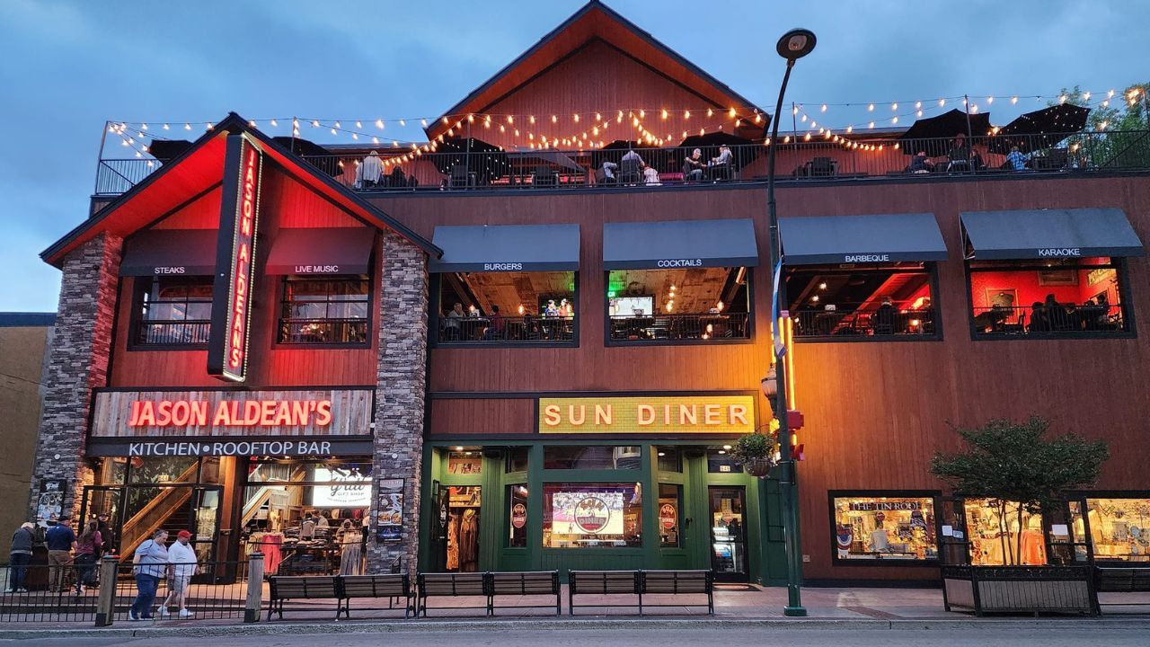 5 Can't-Miss Restaurants on Gatlinburg's Historic Strip