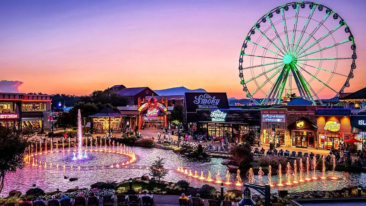Thanksgiving Weekend in Pigeon Forge: Where to Eat, Stay, and Play