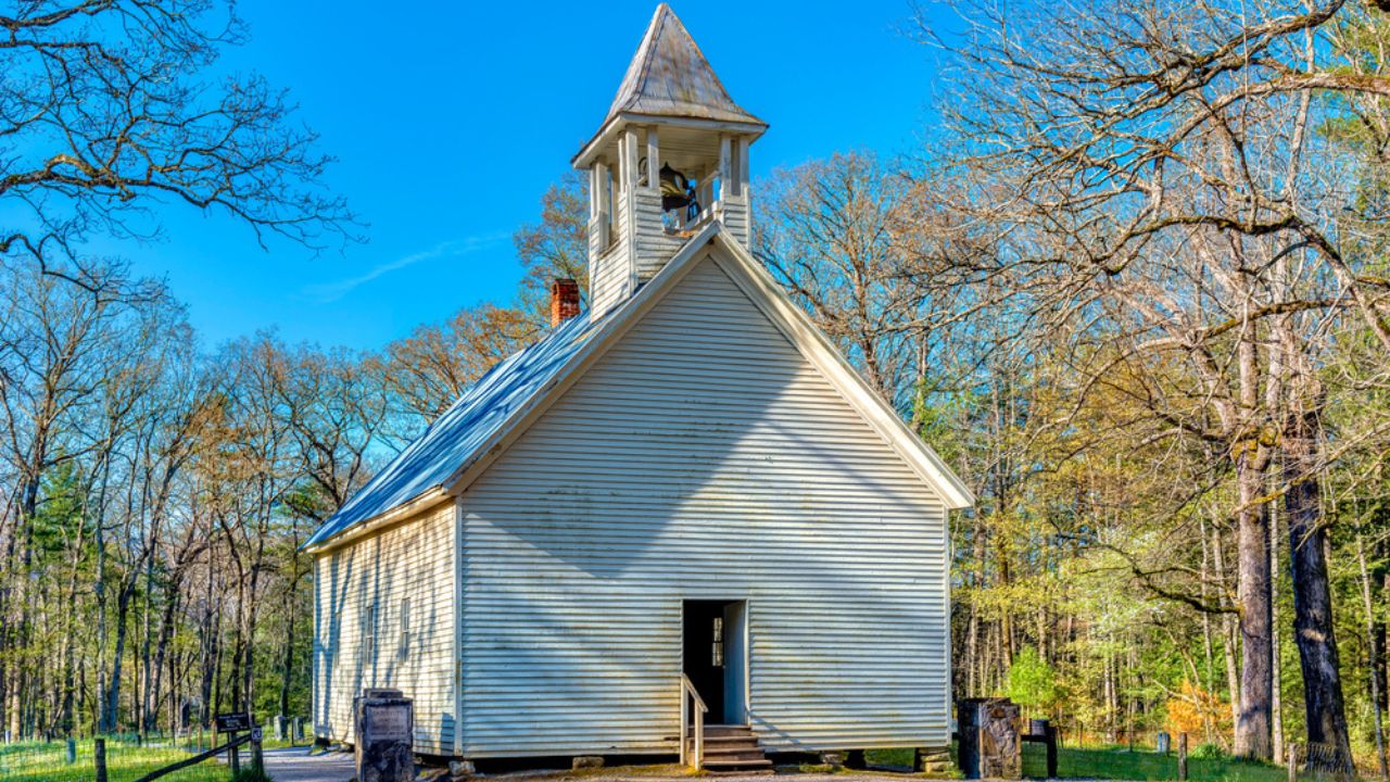 7 Must-See Sights Along the Scenic Cades Cove Loop