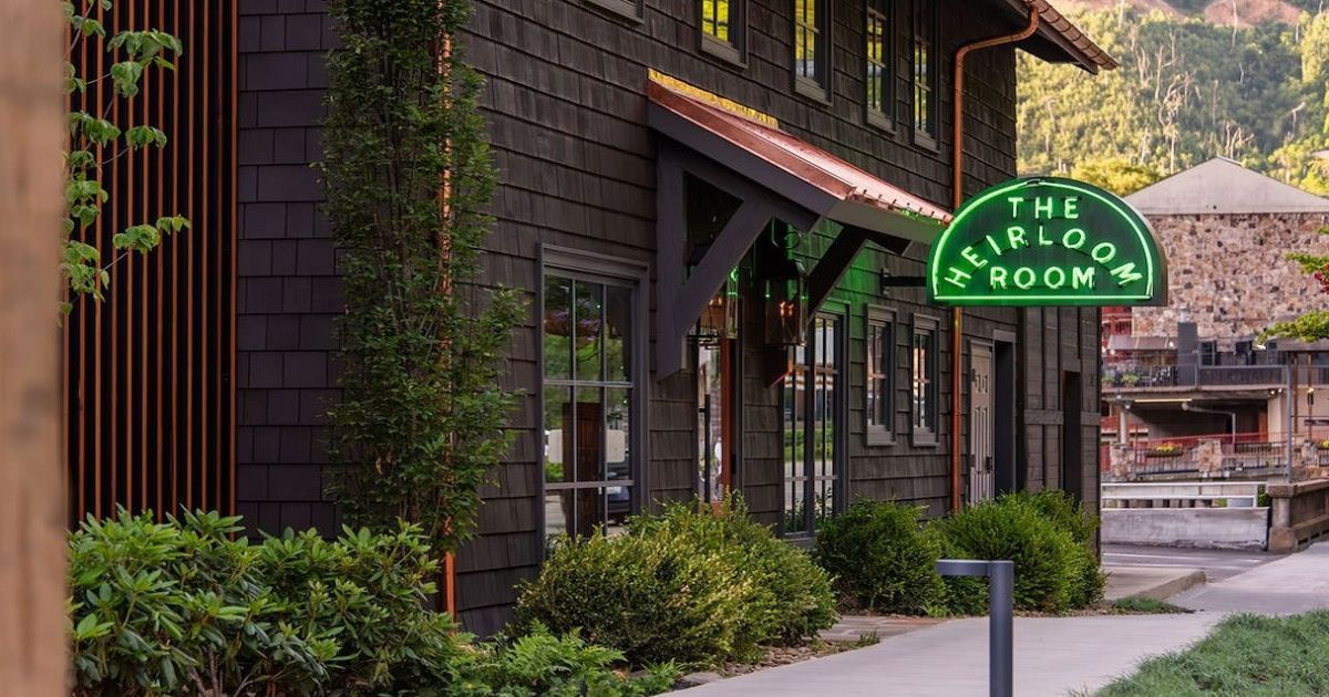 A Guide to the Best Local Restaurants for a Romantic Dinner in Gatlinburg