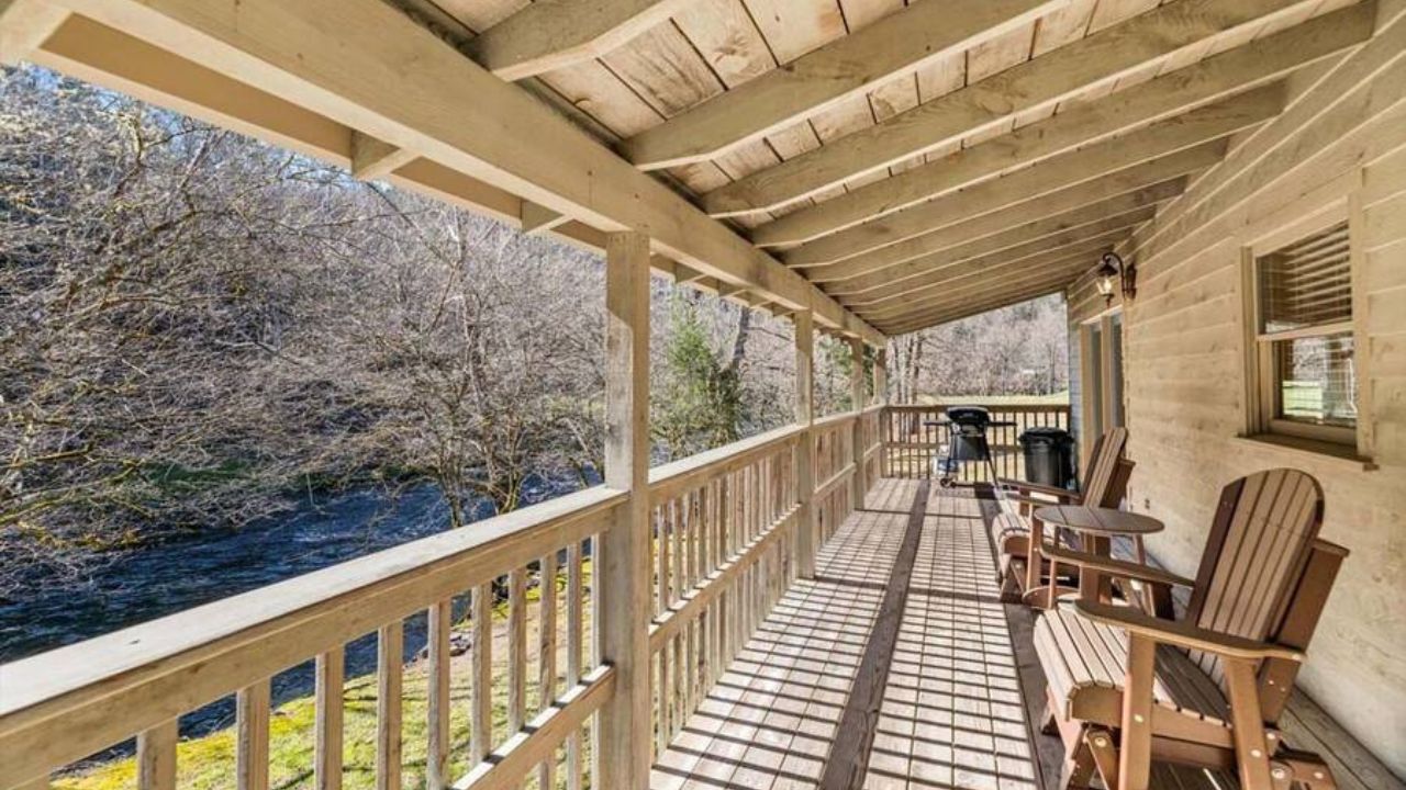 9 Benefits of Staying in Our Gatlinburg Cabins on the River
