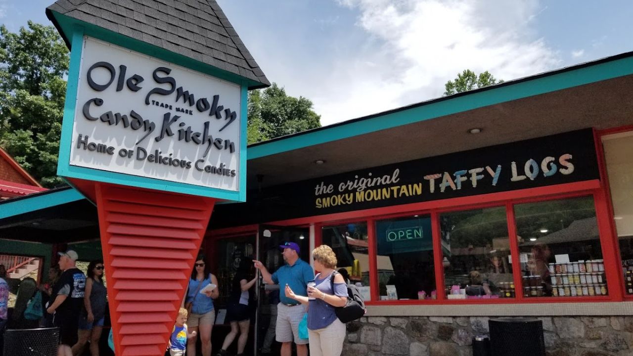 People walking into Ole Smoky Candy Kitchen in Gatlinburg.