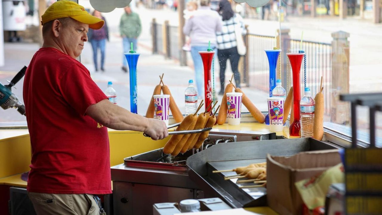 Must-Try Famous Foods and Eateries in Gatlinburg Must-Try Famous Foods and Eateries in Gatlinburg