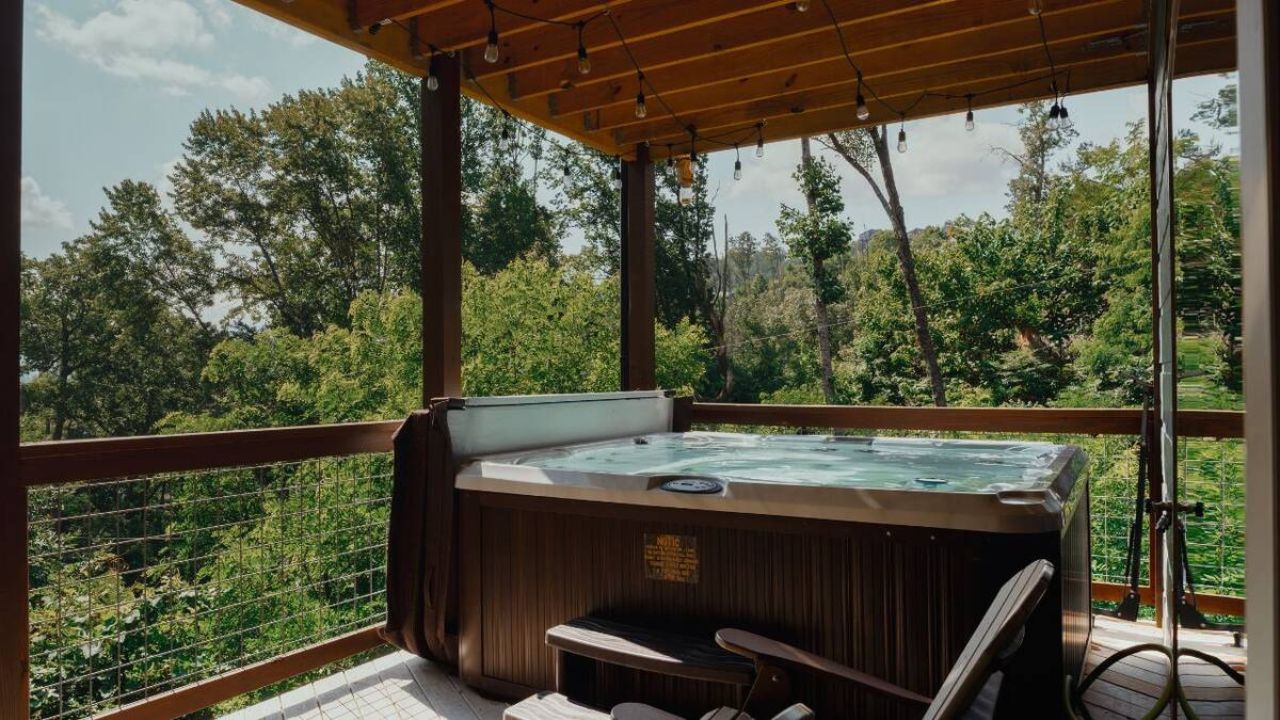 7 Best Gatlinburg Cabins with Hot Tubs