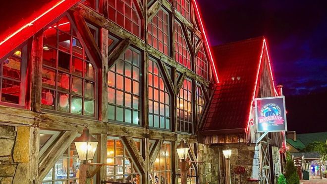 5 Cool Places to Experience Gatlinburg Nightlife