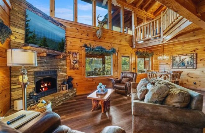 Why a Gatlinburg Cabin Rental Beats a Hotel & Saves You Money