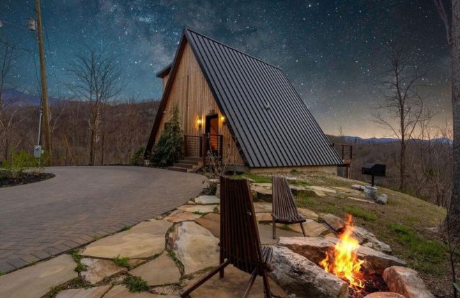 7 Reasons to Vacation in a Cabin with a Fire Pit