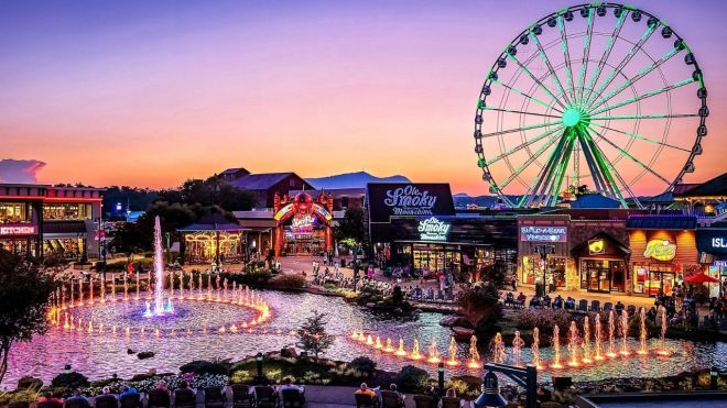 Thanksgiving Weekend in Pigeon Forge: Where to Eat, Stay, and Play