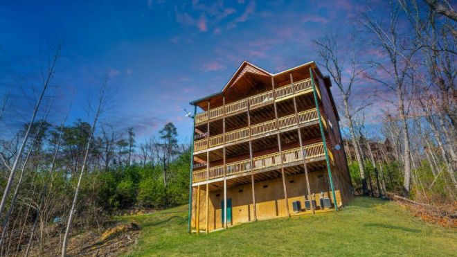Achieve 5-Star Reviews with Colonial Properties' Vacation Rental Management