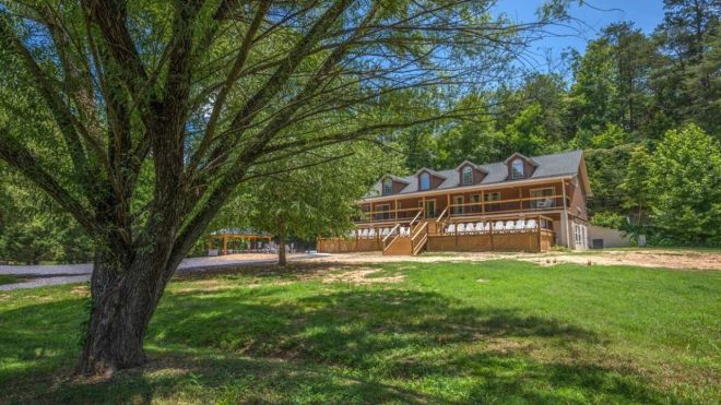 Your Ultimate Family Reunion Headquarters in the Smokies