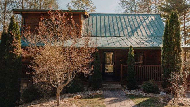 Top 7 Reasons to Stay in a Cabin This Fall