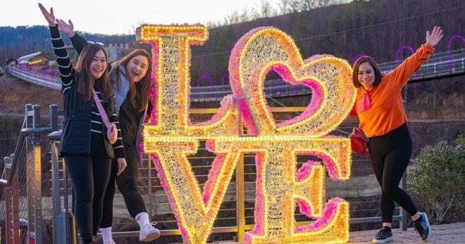 Fall in Love with Gatlinburg and Pigeon Forge This February