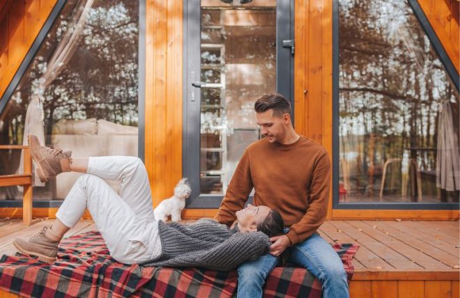 Top 6 Ways Cabins Add Romance to Anniversary Trips