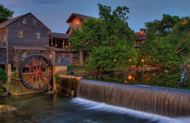 Top 6 Reasons Pigeon Forge is Better than Branson
