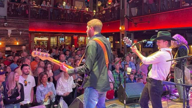6 Fun Places to Hear Live Music in Gatlinburg TN