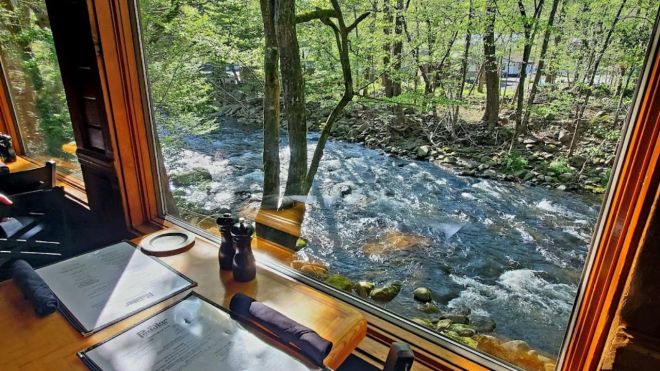 5 of the Best Restaurants on the Water in Gatlinburg