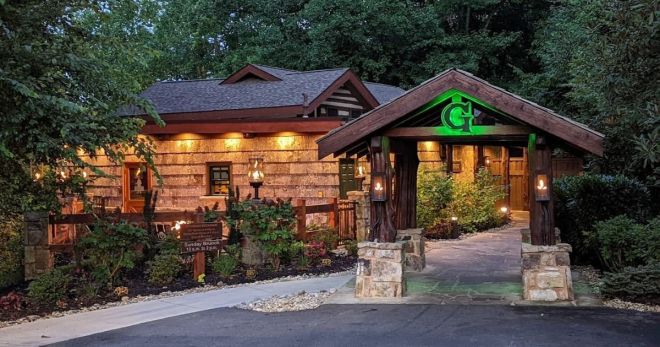 Top 6 Restaurants for First Time Visitors to Gatlinburg