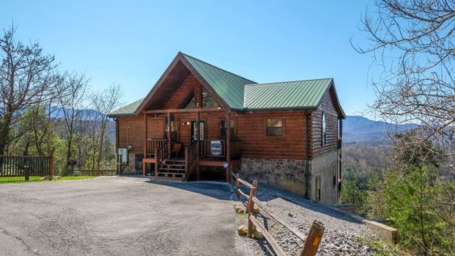 Convenient 24/7 Booking with Colonial Properties' Vacation Rental Management