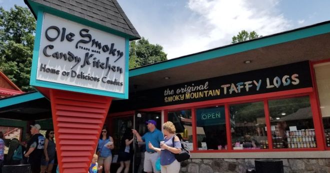 Best Local Shops to Visit During Your Winter Stay in Gatlinburg