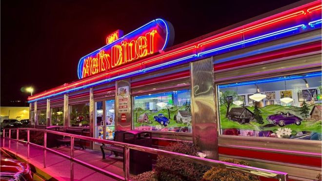 9 Great Pigeon Forge Restaurants Open Late
