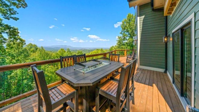 Booking a Gatlinburg Cabin with a Mountain View