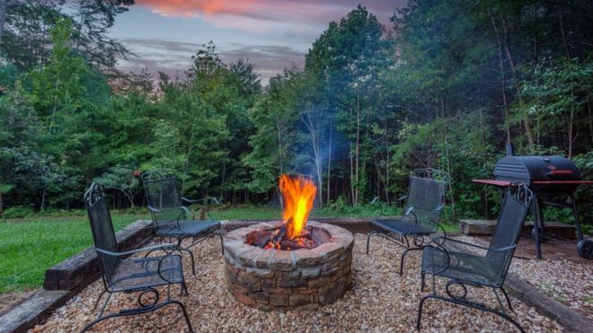 7 Reasons to Vacation in a Cabin with a Fire Pit