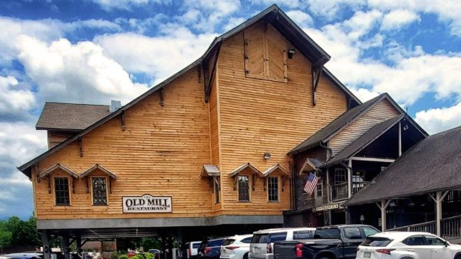 6 Best Places for Thanksgiving Dinner in Gatlinburg and Pigeon Forge