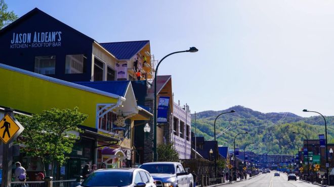Country Music, Food and Drinks at Jason Aldean's Restaurant in Gatlinburg