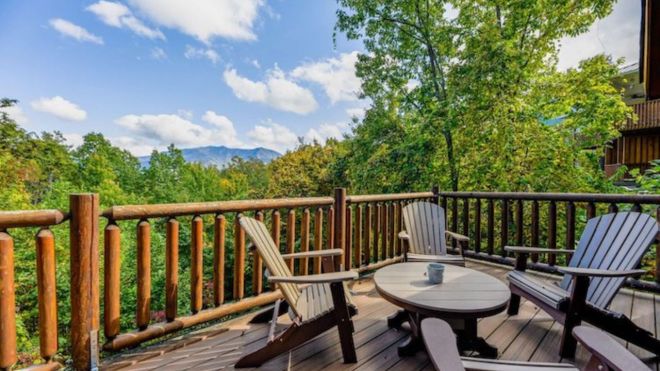 4 Reasons to Stay in a Gatlinburg Cabin This Fall