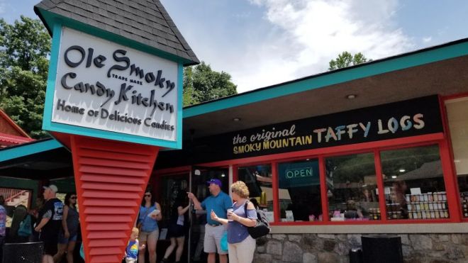 6 Best Candy Shops in Gatlinburg