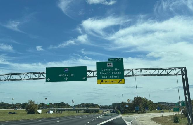 How Far Is Gatlinburg from Pigeon Forge? (Distance, Drive Time & Travel Guide)