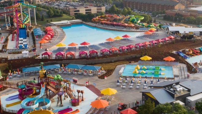 Splash and Play at Soaky Mountain Waterpark
