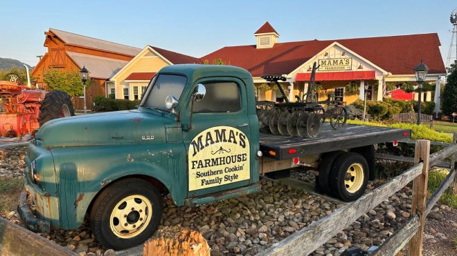 Top 3 Group-Friendly Restaurants in Pigeon Forge