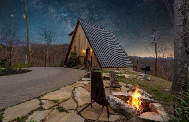 7 Reasons to Vacation in a Cabin with a Fire Pit